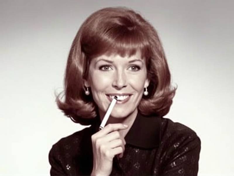 Did Mary Tyler Moore Really Quit Smoking? The Truth About Her Smoking Habits